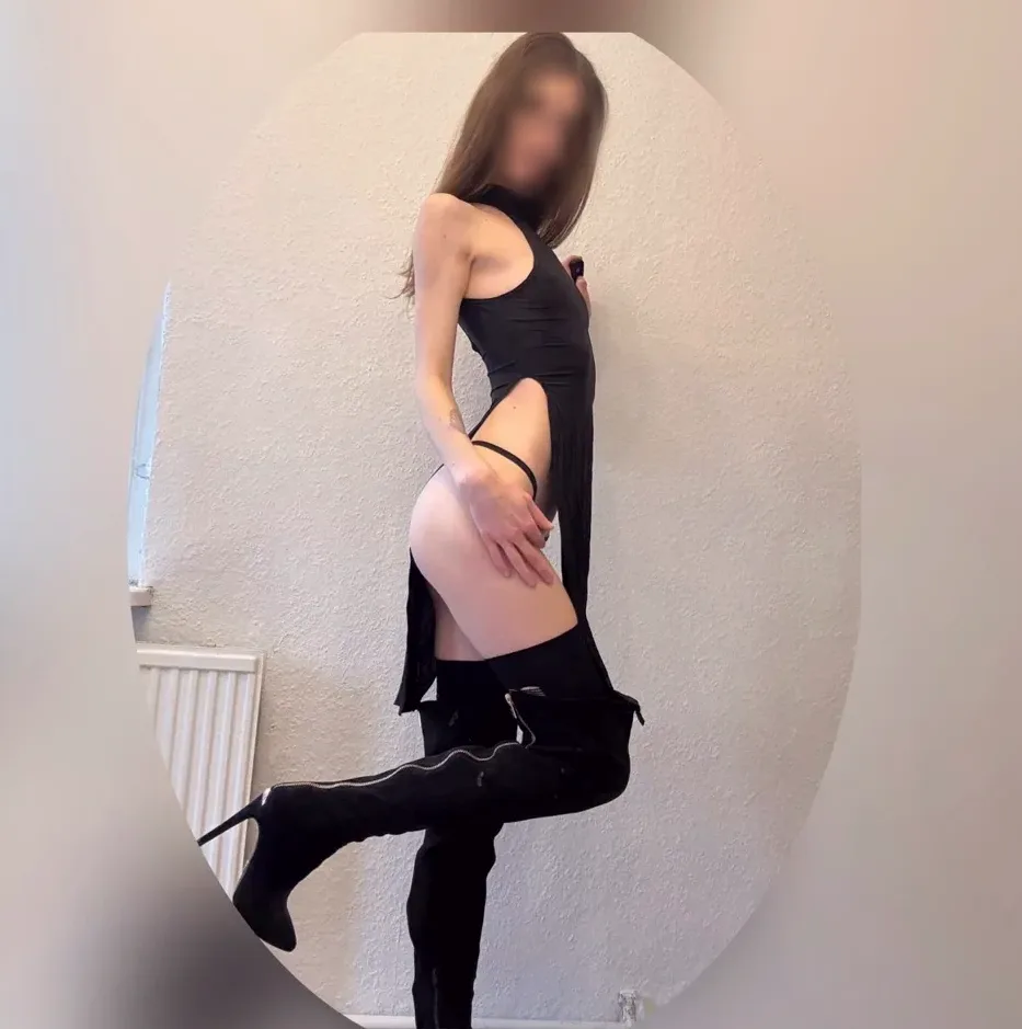 Büsra, 26