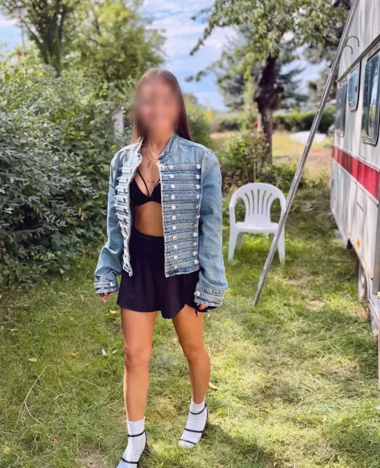 Daniela, 26