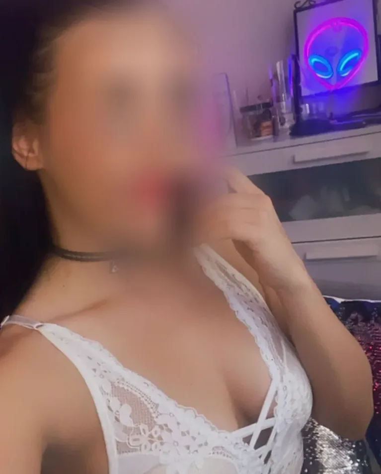 Emily, 21