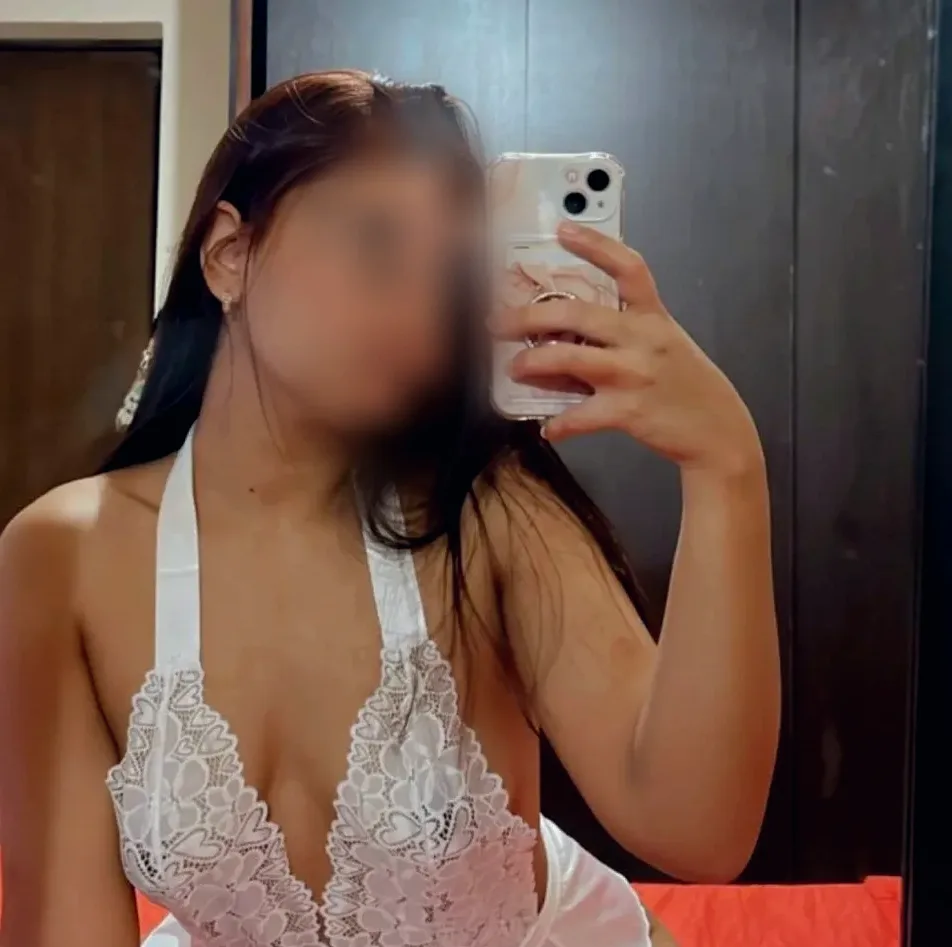 Larissa, 27