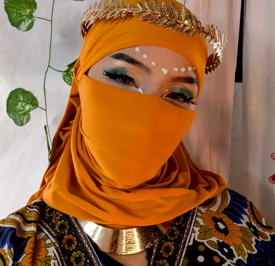 Lucia, 28