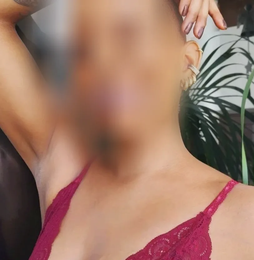 Özlem, 24