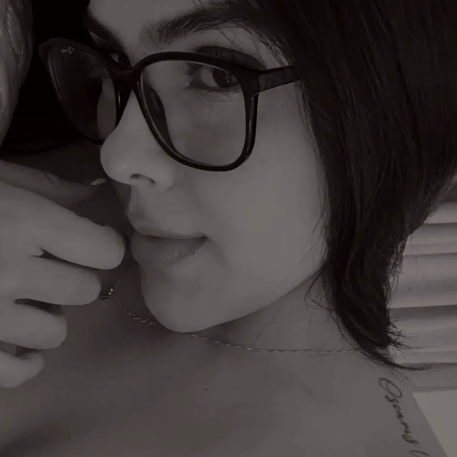 Paula, 23