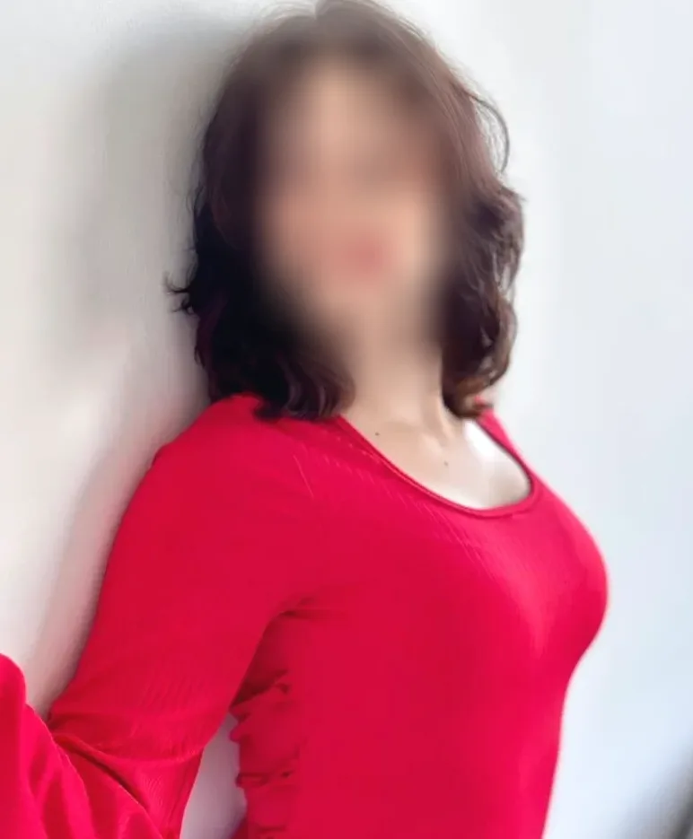 Viktoria, 21